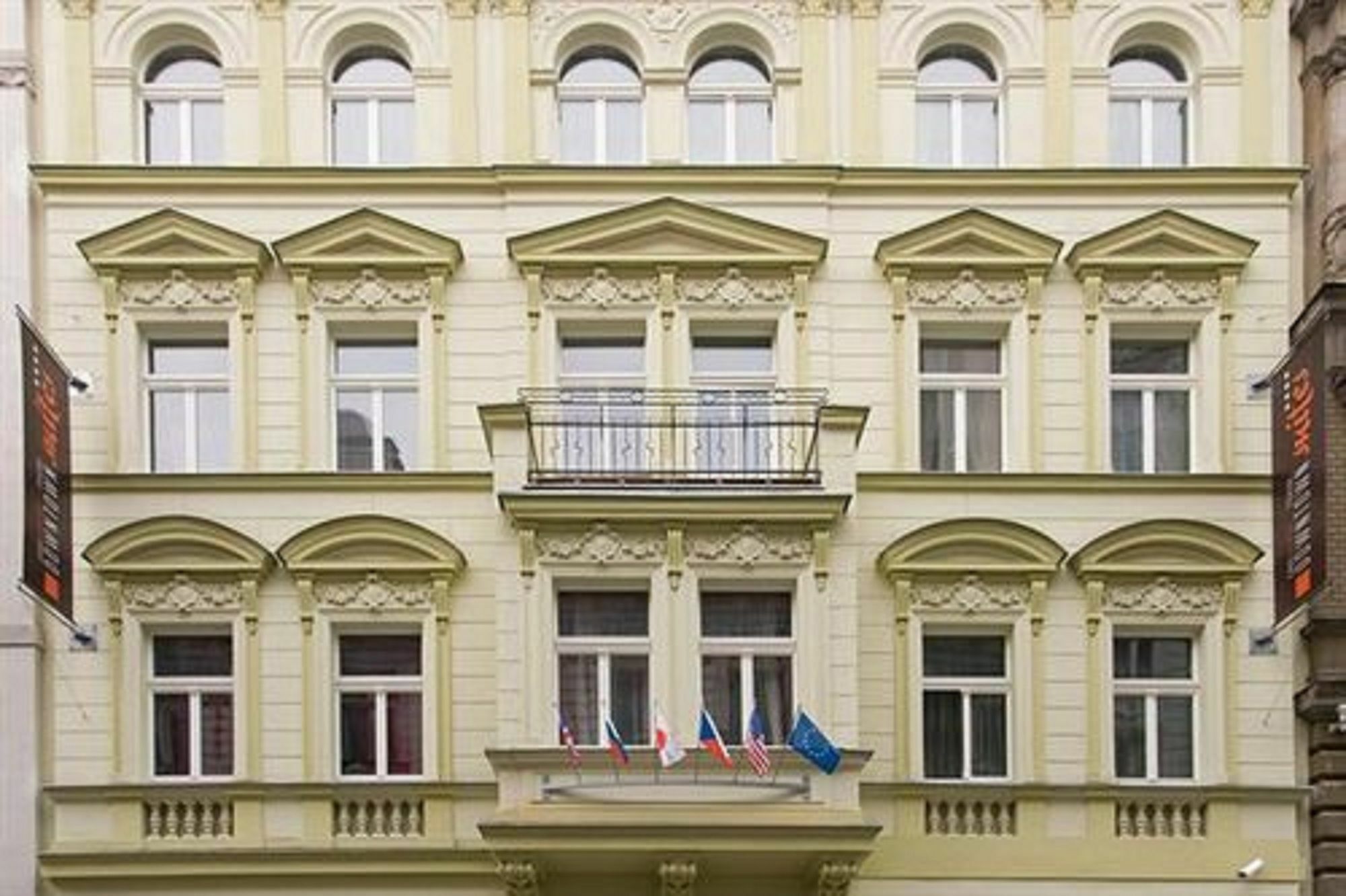 Downtown Suites Kodanska Prague Extérieur photo